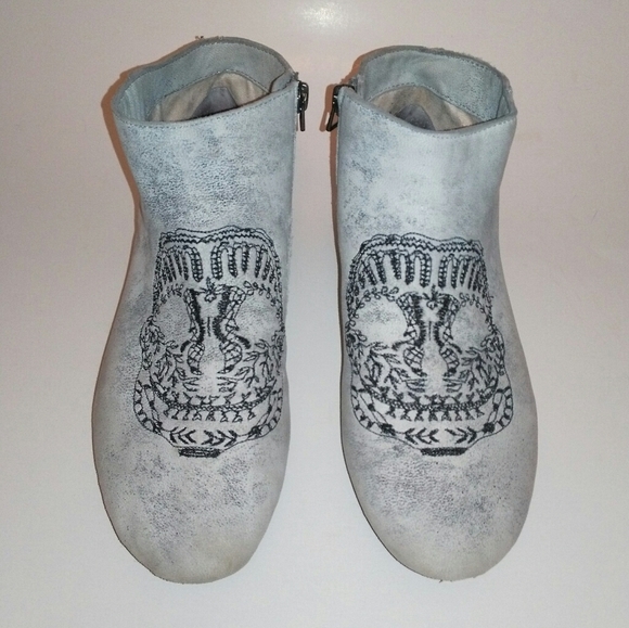 House of Harlow 1960 Shoes - House of Harlow 1960 Mara skull bootie 7 US